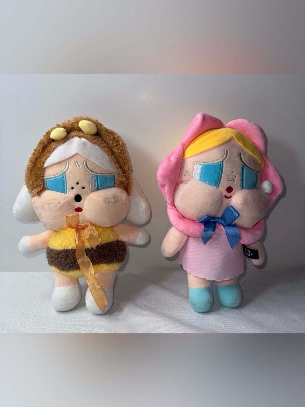 Pop mart cry baby plush doll